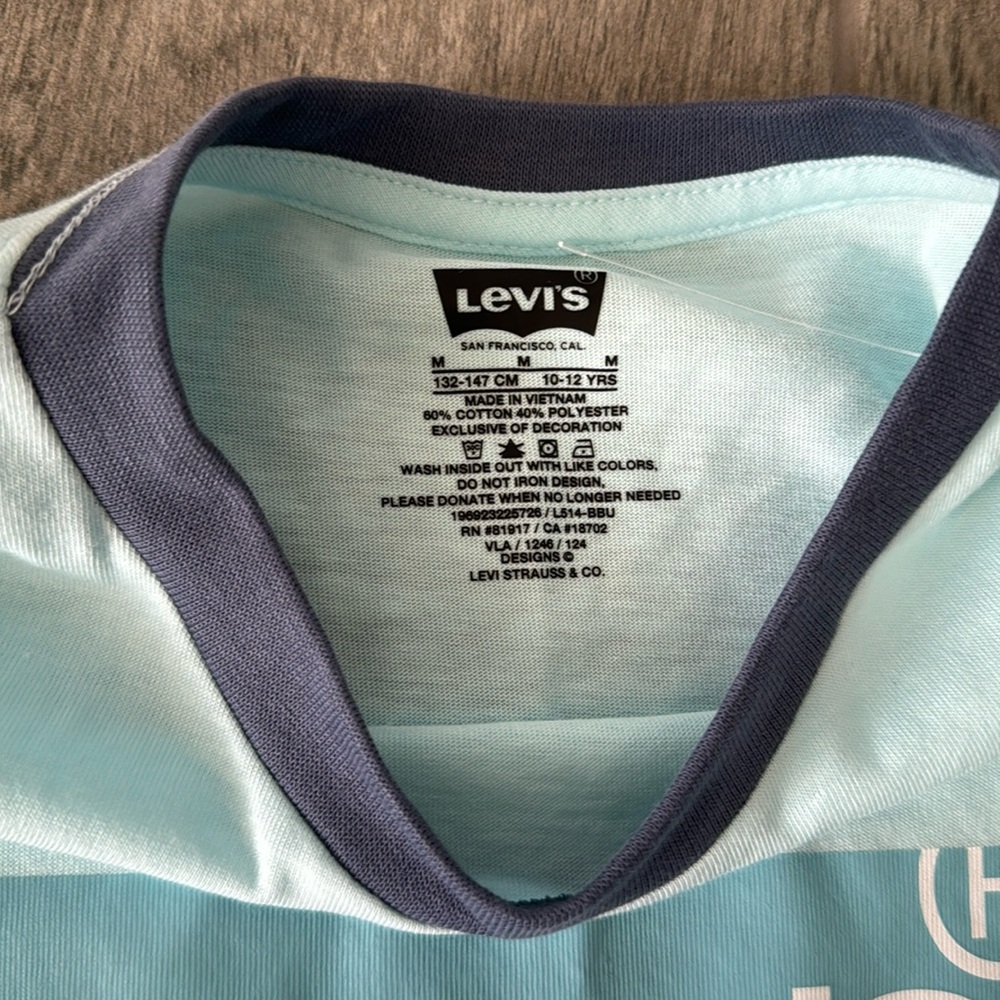 Levi's Boys Graphic T-Shirt and Shorts 2-Piece Outfit set - Picture 5 of 6